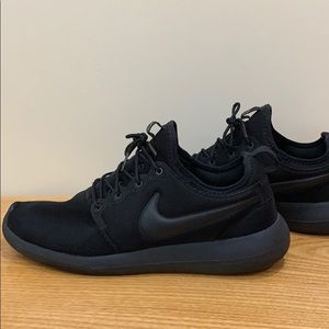 {NIKE} Roshe all black sneaker